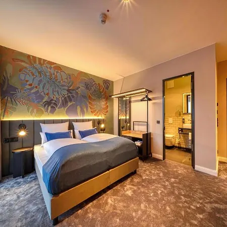 Sunday Hotel